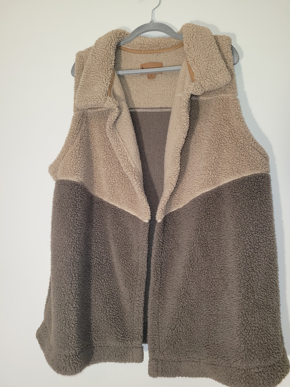 Koolaburra Two-Tone Sherpa Vest in Taupe & Beige